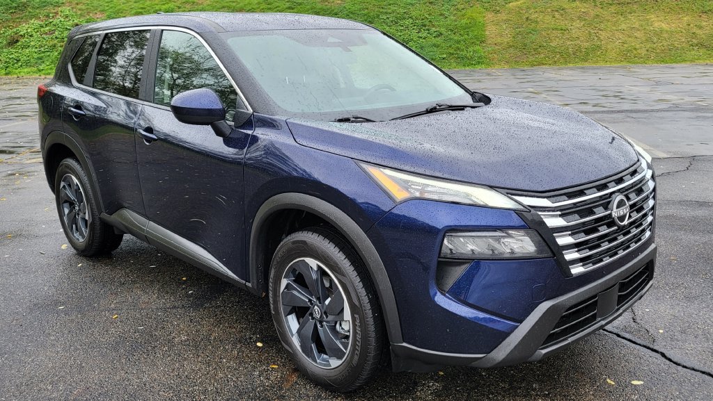 Used 2025 Nissan Rogue SV AWD/4WD image 2