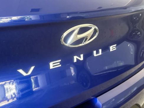 Used 2023 Hyundai Venue SEL FWD image 11
