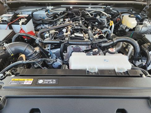 Used 2025 Toyota 4Runner SR5 AWD/4WD image 32