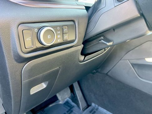 Used 2023 Ford Explorer Limited image 16