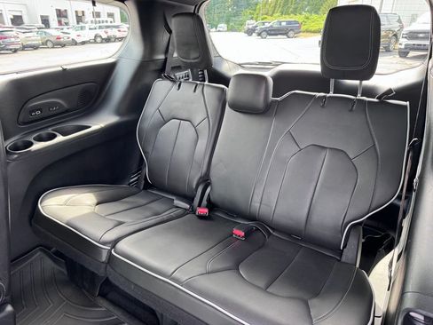Used 2023 Chrysler Pacifica Limited w/ Uconnect Theater Family Group AWD/4WD image 34