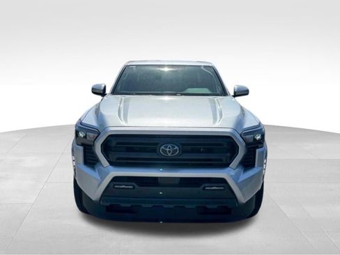 Certified 2025 Toyota Tacoma SR5 AWD/4WD image 11