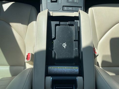 Used 2022 Toyota Highlander XLE image 28