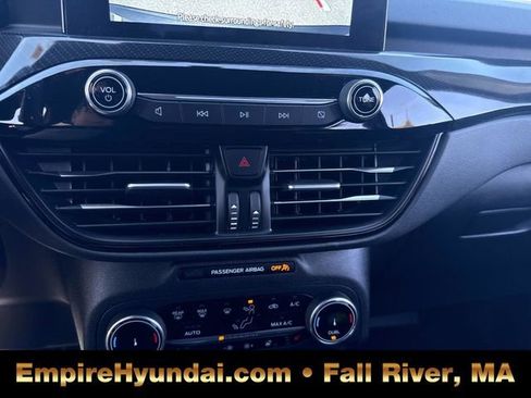 Used 2025 Ford Escape ST-Line Select AWD/4WD image 24