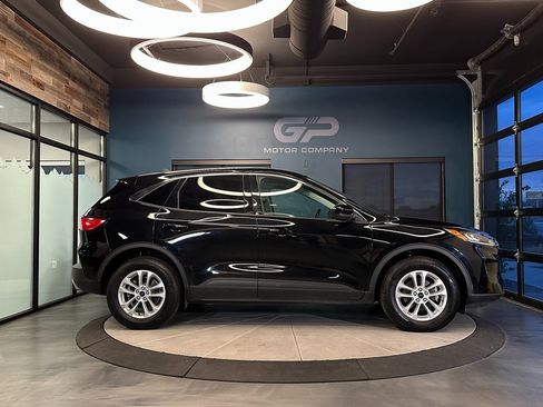 Used 2021 Ford Escape SE w/ Convenience Package image 2