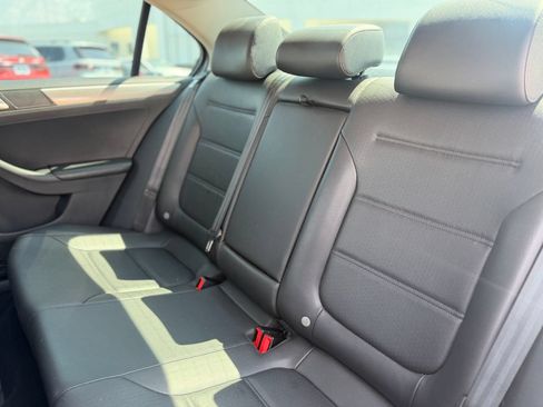 Used 2017 Volkswagen Jetta SE FWD image 17