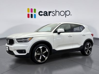 Used 2022 Volvo XC40 T5 Momentum
