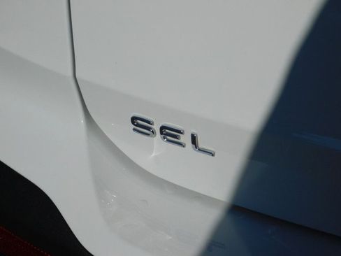 Used 2024 Volkswagen Taos SEL image 5