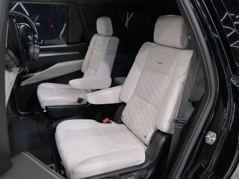 Used 2026 Cadillac Escalade V w/ LPO, ONYX Package image 28