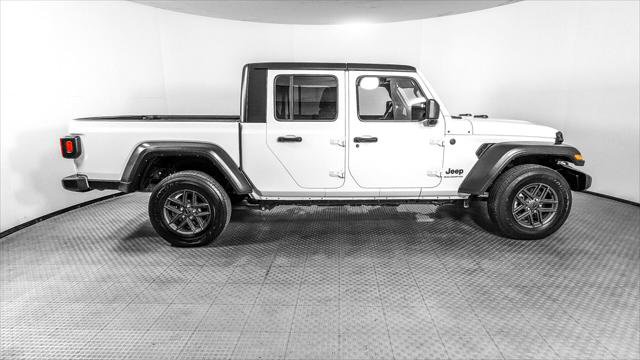 Used 2025 Jeep Gladiator Sport AWD/4WD image 8