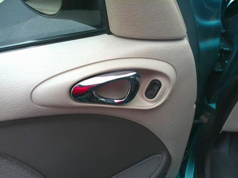 Used 2004 Chrysler PT Cruiser Touring w/ Chrome Accents Group image 8