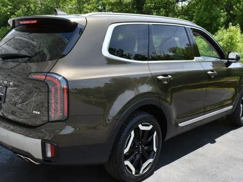 Used 2024 Kia Telluride EX AWD/4WD image 3