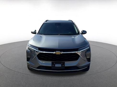 Used 2025 Chevrolet Trax LT w/ LT Convenience Package FWD image 4