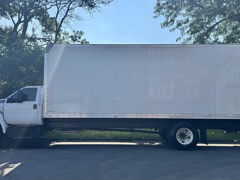 Used 2023 Ford F650 2WD Regular Cab Super Duty image 3