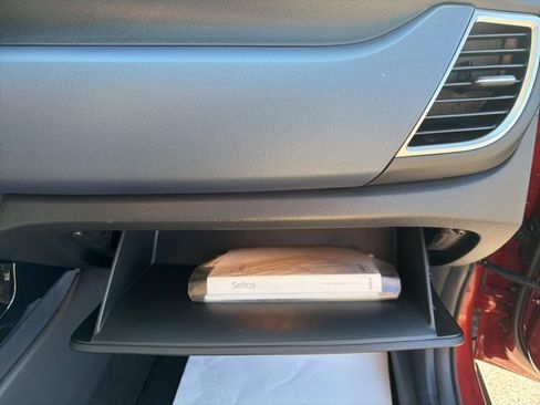 Used 2022 Kia Seltos S image 16