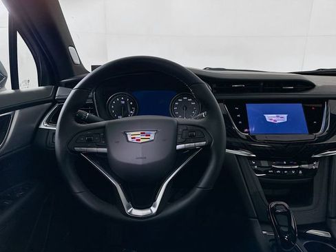 Used 2025 Cadillac XT6 Premium Luxury w/ Technology Package image 16
