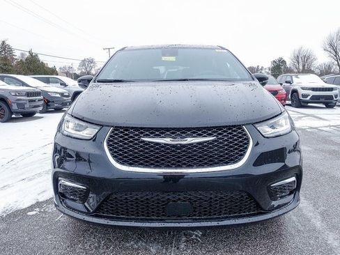 New 2026 Chrysler Pacifica Select image 3