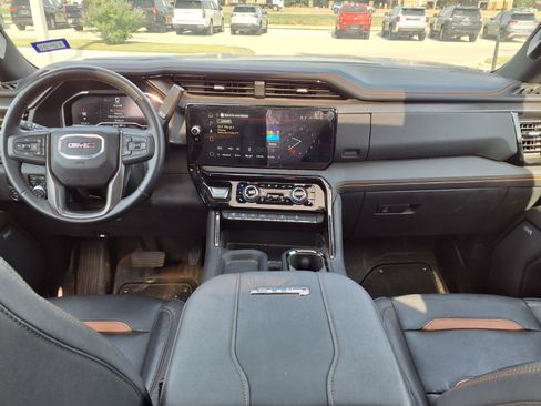 Used 2025 GMC Sierra 2500 AT4 w/ AT4 Premium Plus Package AWD/4WD image 11