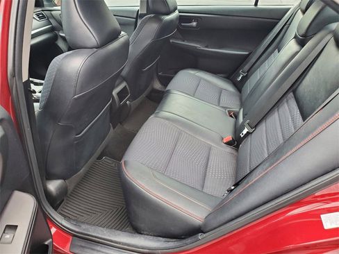 Used 2015 Toyota Camry SE image 12