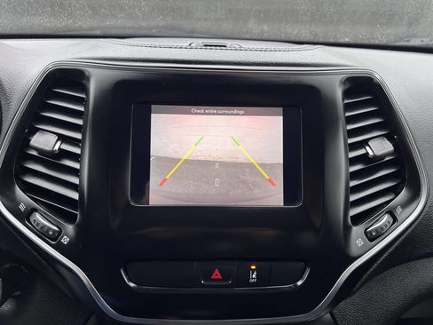 Used 2021 Jeep Cherokee Latitude image 16