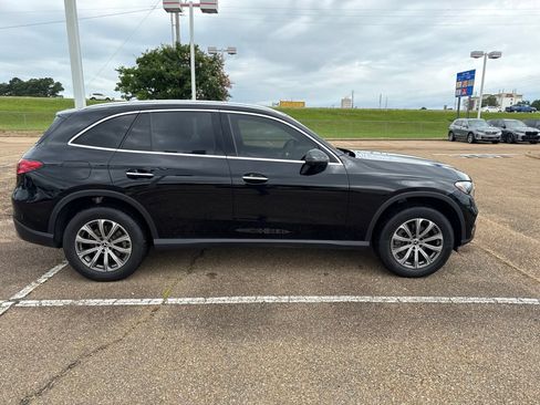 Used 2023 Mercedes-Benz GLC 300 4MATIC image 4