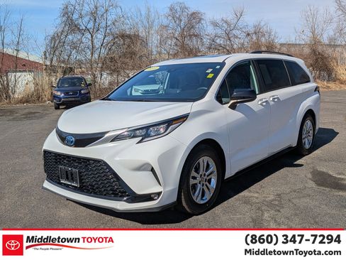 Certified 2023 Toyota Sienna XSE w/ XSE Plus Package image 7