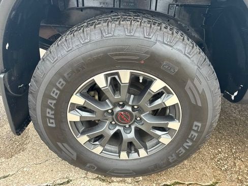 Used 2023 Nissan Titan PRO-4X w/ Pro-4x Convenience Package AWD/4WD image 14