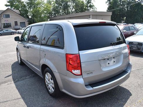 Used 2019 Dodge Grand Caravan SE w/ UConnect Hands-Free Group image 6