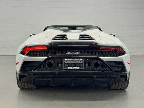 Used 2020 Lamborghini Huracan EVO image 14