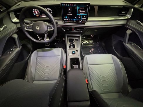 New 2026 Volkswagen Tiguan SE R-Line AWD/4WD image 10