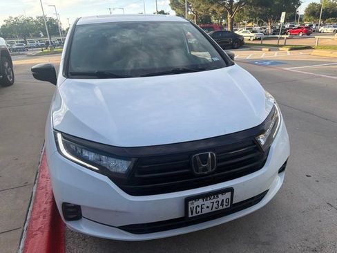 Used 2024 Honda Odyssey Sport image 2