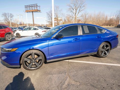 Used 2023 Honda Accord Sport image 3
