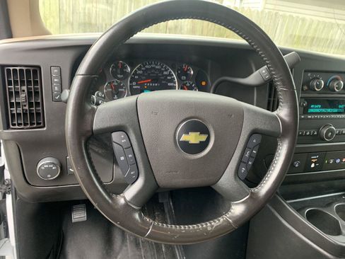 Used 2021 Chevrolet Express 3500 w/ Driver Convenience Package RWD image 13