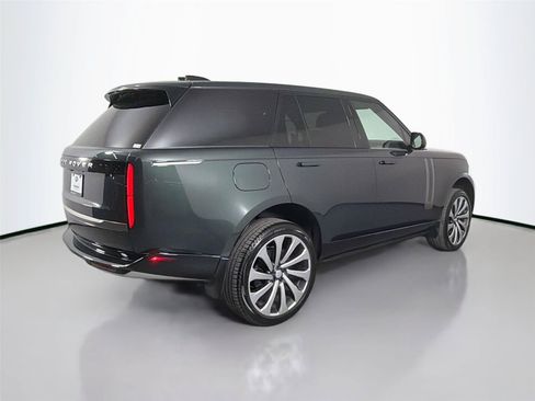 Used 2025 Land Rover Range Rover SE AWD/4WD image 5