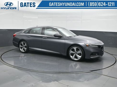 Used 2018 Honda Accord Touring image 4