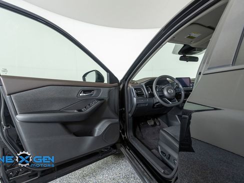 Used 2022 Nissan Rogue SV AWD/4WD image 9