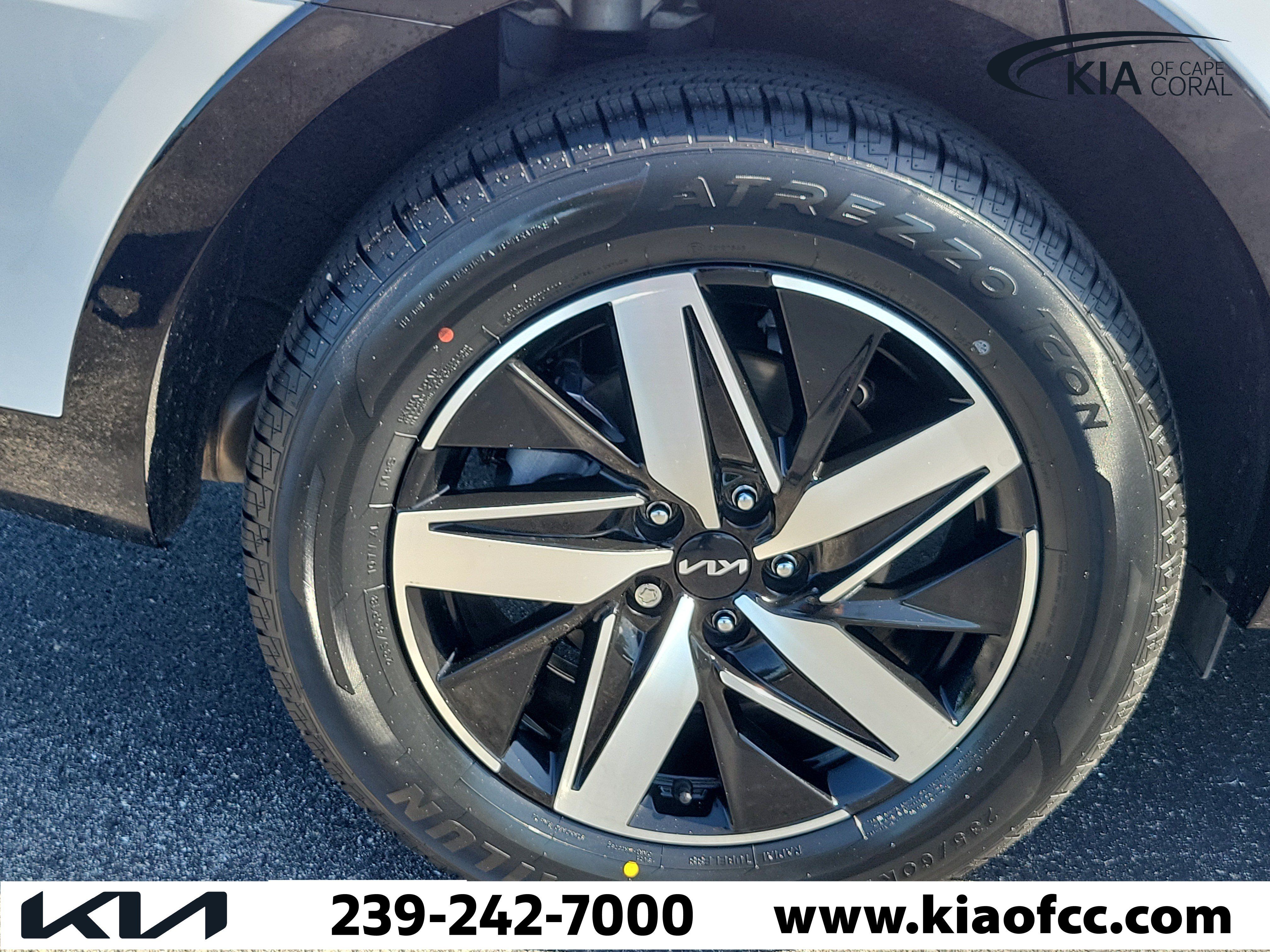 Certified 2023 Kia Sorento S w/ Panoramic Sunroof Package FWD image 9