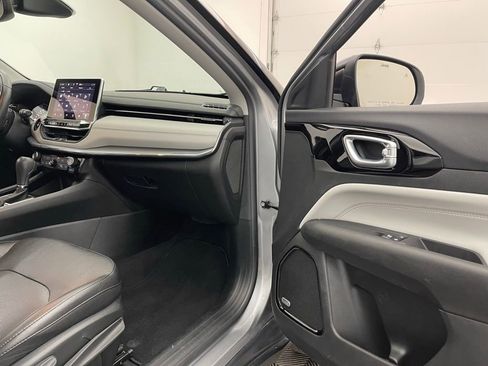 Used 2022 Jeep Compass Limited w/ Sun and Sound Group AWD/4WD image 31