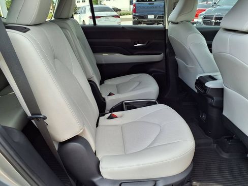 Used 2026 Toyota Grand Highlander FWD image 16