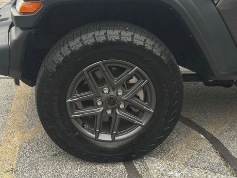 Used 2025 Jeep Wrangler Sport S image 32