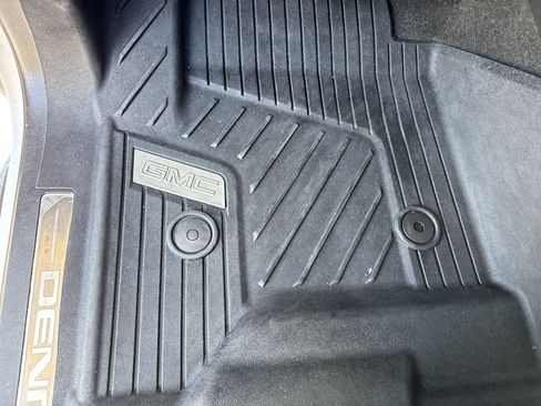 Used 2018 GMC Yukon XL Denali RWD image 18