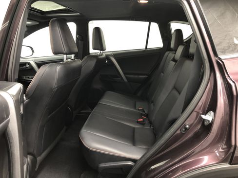Used 2016 Toyota RAV4 SE image 10
