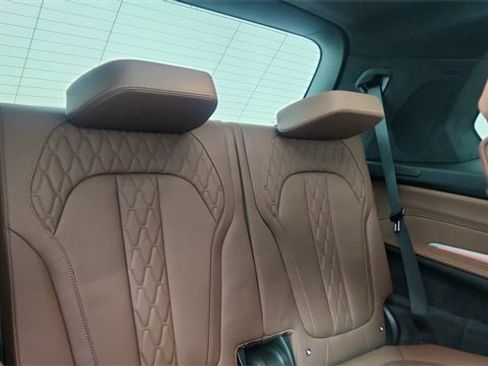 Used 2025 BMW X7 M60i image 29