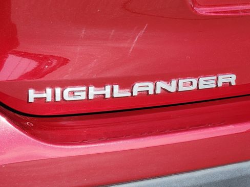 Used 2021 Toyota Highlander XLE FWD image 12