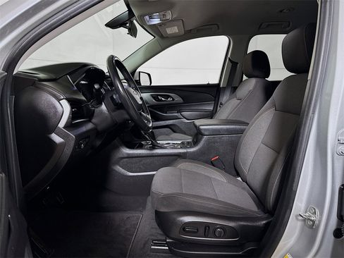 Used 2020 Chevrolet Traverse LT image 18