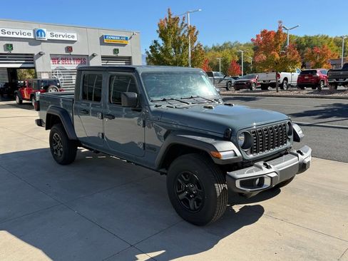 New 2025 Jeep Gladiator Sport image 6