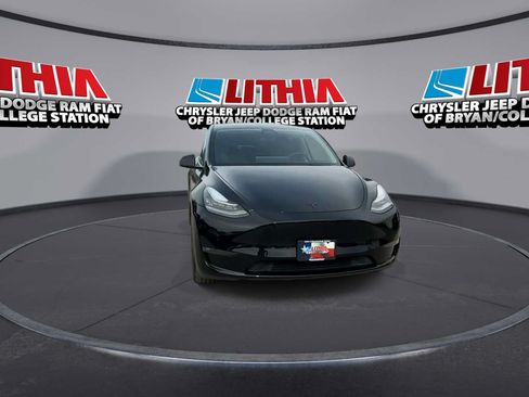 Used 2023 Tesla Model Y Long Range AWD/4WD image 2