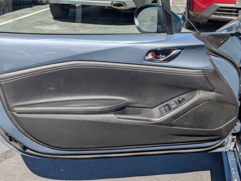 Used 2021 MAZDA MX-5 Miata Club w/ Appearance Package RWD image 14