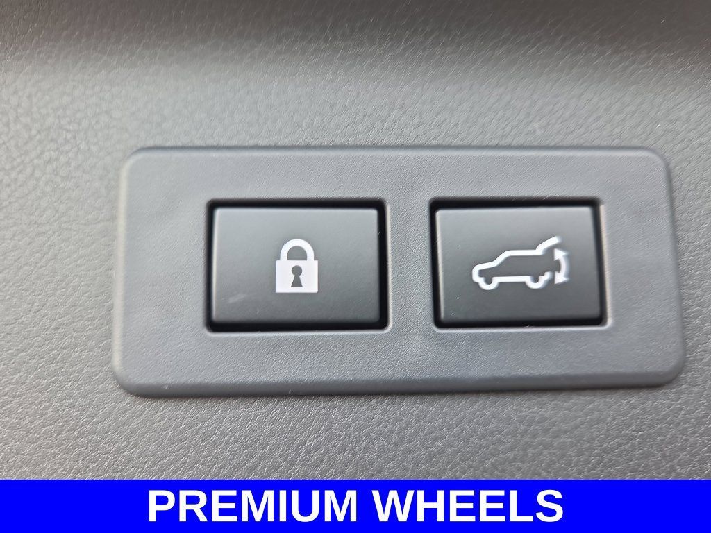 Used 2025 Subaru Forester Touring AWD/4WD image 18