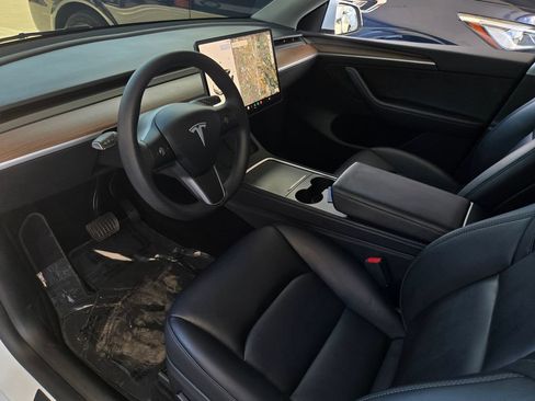 Used 2024 Tesla Model Y 2WD image 10